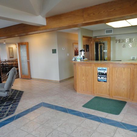 Perfect Inns & Suites Weyburn Exterior foto