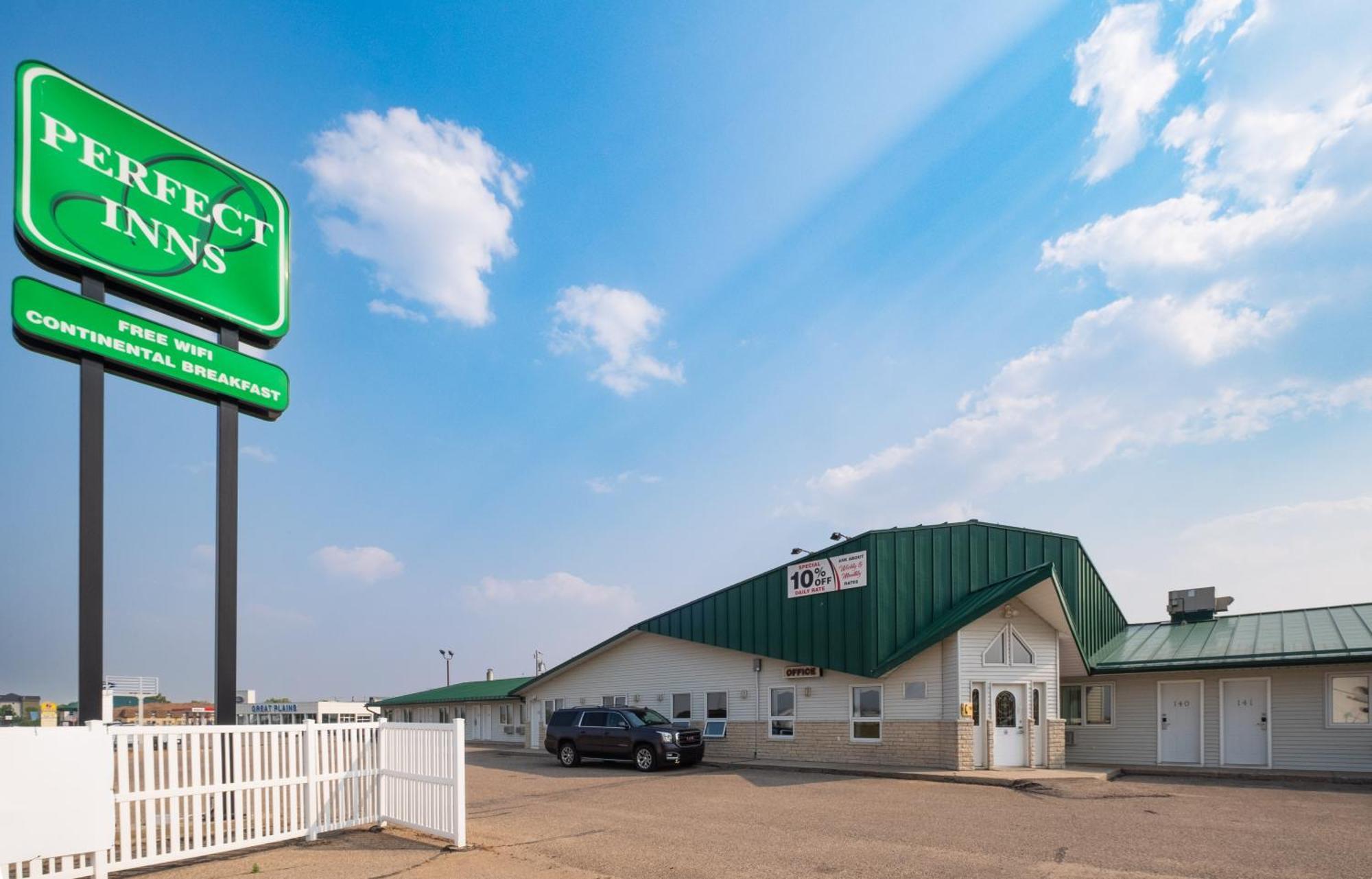 Perfect Inns & Suites Weyburn Exterior foto
